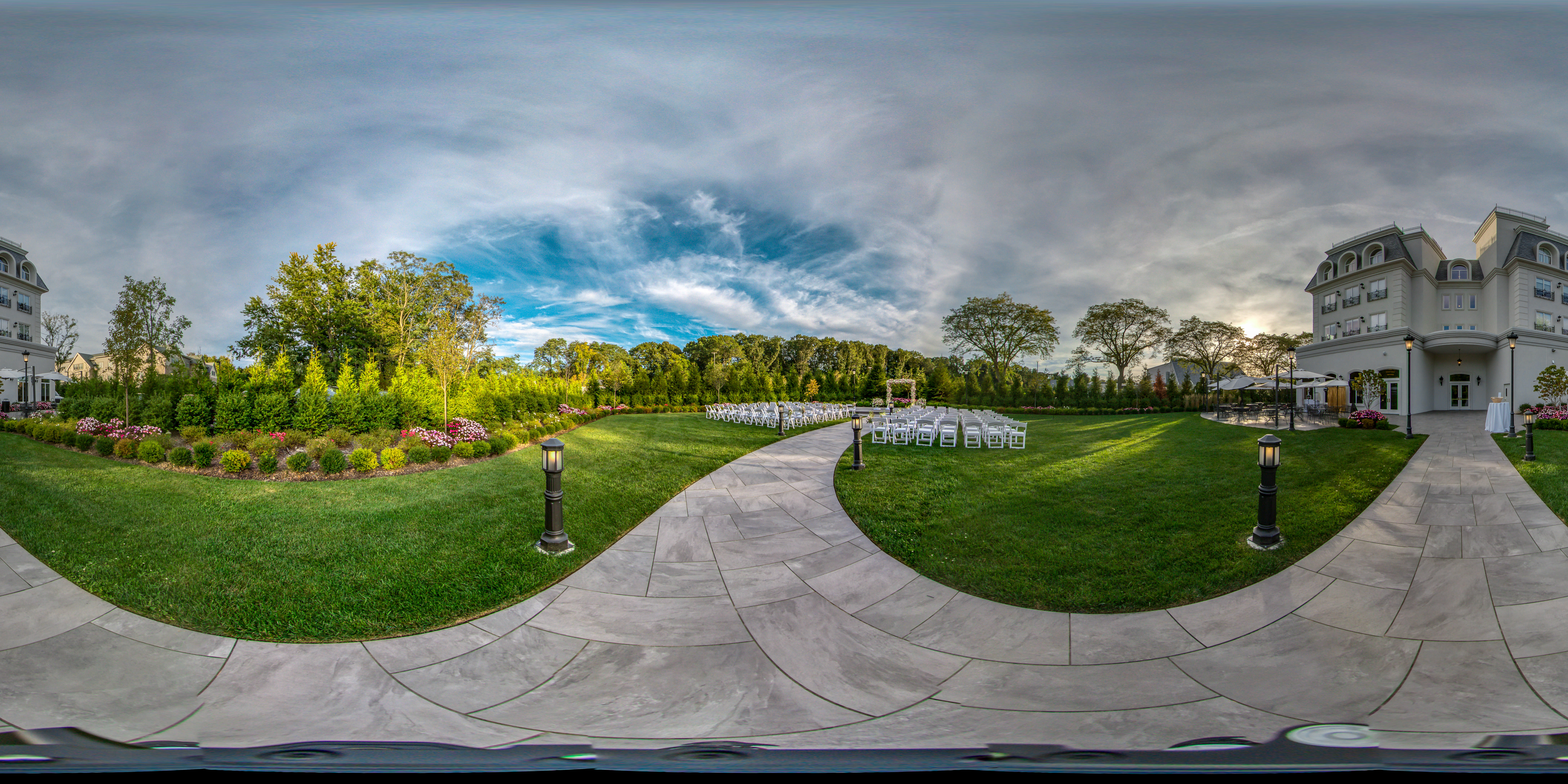 Outdoor Courtyard — Chateau Grande Hotel